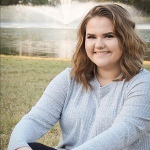 Meet your Posher, Demi